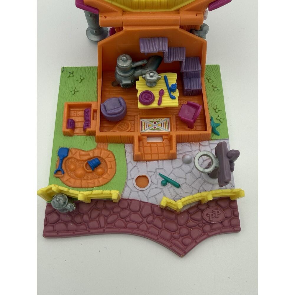 Vintage Bluebird Polly Pocket Barclay's Cottage Dog House 1994 HOUSE ONLY - Picture 7 of 11